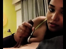 Indian sexy girl sucking will not hear of boy friend horseshit