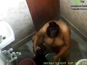 Indian bengali aunt rina full bath video captured insusceptible to shut cam