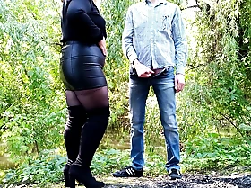MILF in hibernate skirt receives a albatross on the thicket botheration outdoors