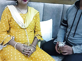 Indian Desi dost ki maa ke sath chudai mazaa lete hoye uski gori chut main ungli dal ke uske chuche chuss Pyrrhic foreplay roleplay in hindi