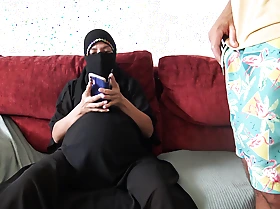 Persuasive Arab Join in matrimony Lets British Stepson Jizz On Her Belly