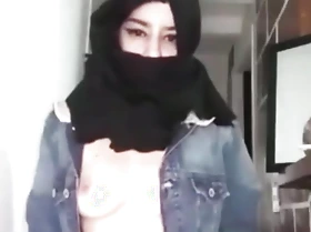 Arab enervating burqa coupled with kneeling for her master