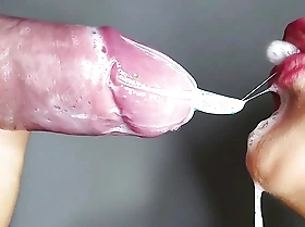 CLOSE UP: Amazing blowjob. I broke the fuck-rubber to suck all the cum