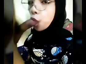 Bokep Indonesia - Jilbab Blowjob - http://bit.ly/ukhtinakal