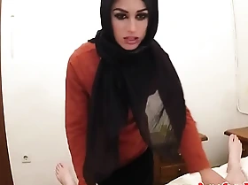 Gorgeous muslim babe railing cock be useful to cash
