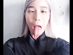 Ahegao slut anent long tongue