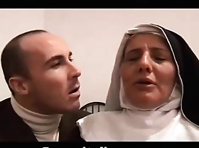 Along to italian nun floosie does fellatio - il pompino della suora italiana mummy