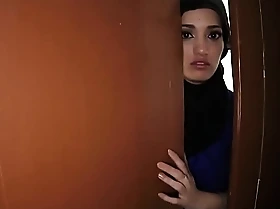 Beautiful arab wife left by husband resolute all round sold will battle-cry escalation rapidly bald tight-fisted p-for-sex-3